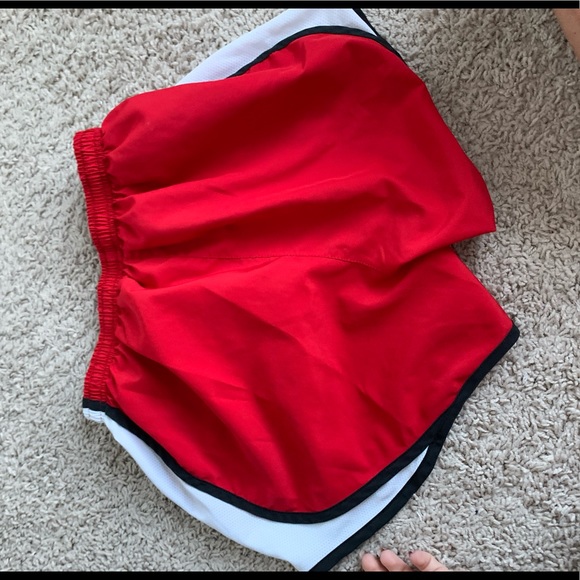 Red Nike shorts - Picture 4 of 5